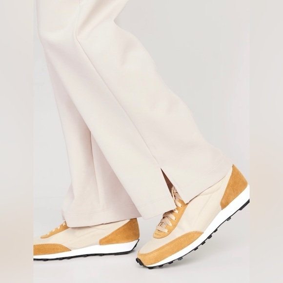 NWT! Women’s High-Waisted Dynamic Fleece Wide-Leg Trouser Pants 💙 - Picture 5 of 8